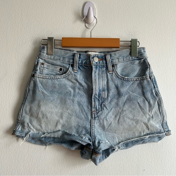 Aritzia Denim Forum The Farrah Cheeky Short - Picture 2 of 9